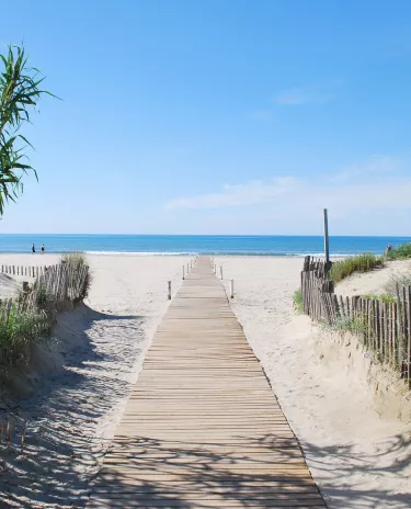 Montpellier place sable cil bleu tourisme